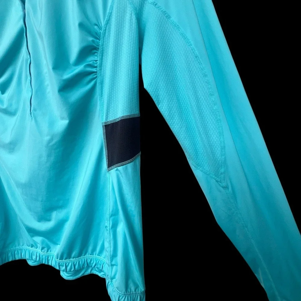 Lululemon Women's Sunblocker Pullover Hooded Light Blue Size 10 Stretch w/Snaps